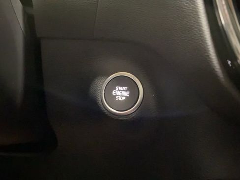 Used 2025 Volvo XC40 B5 Plus image 43