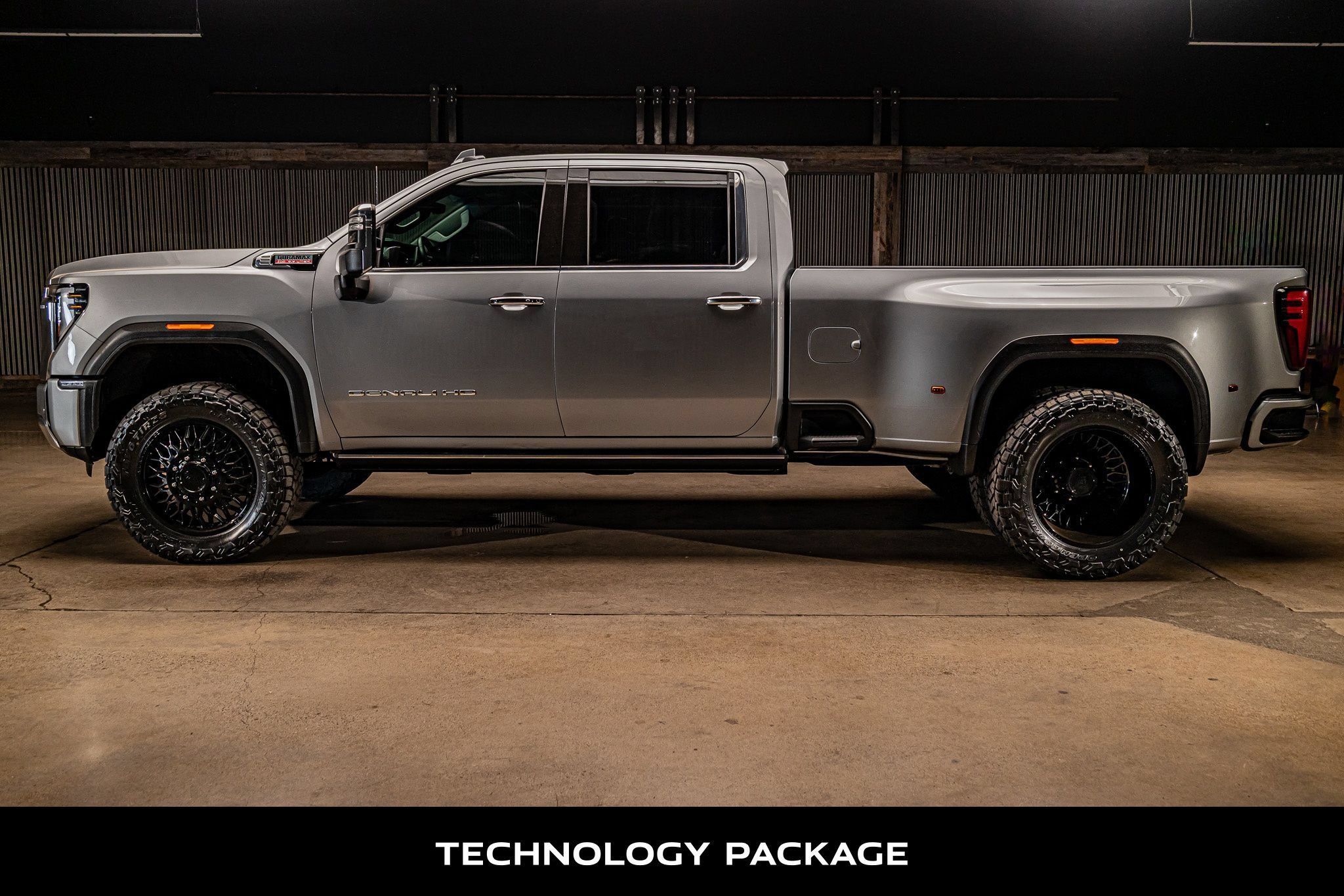 Used 2026 GMC Sierra 3500 Denali w/ Denali Reserve Package AWD/4WD image 6