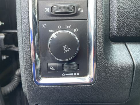 Used 2015 RAM 1500 Laramie w/ Convenience Group AWD/4WD image 31