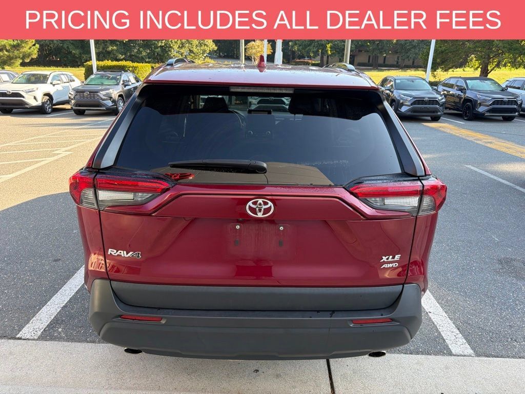 Used 2025 Toyota RAV4 XLE AWD/4WD image 5