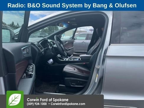 Used 2020 Ford Edge Titanium w/ Equipment Group 301A AWD/4WD image 2