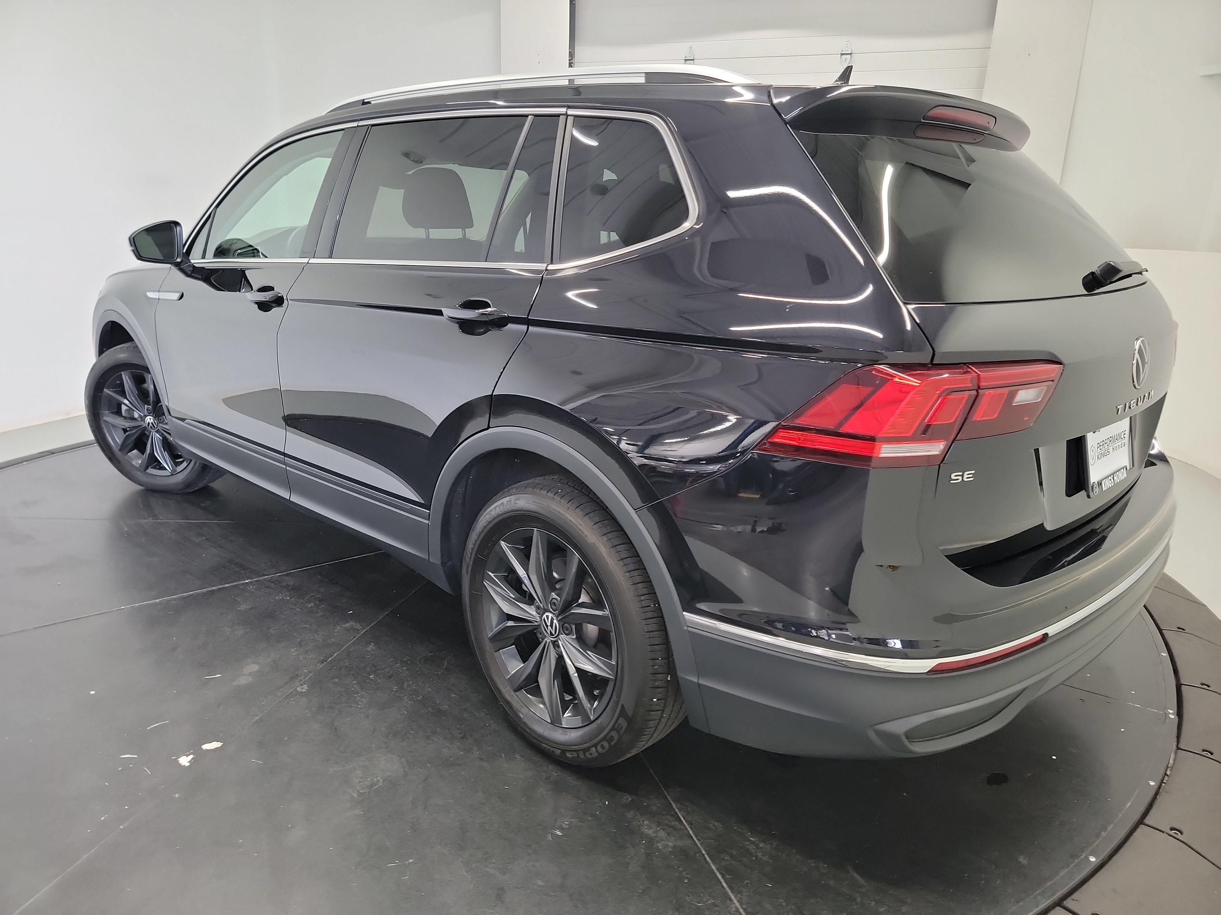 Used 2024 Volkswagen Tiguan SE AWD/4WD image 6