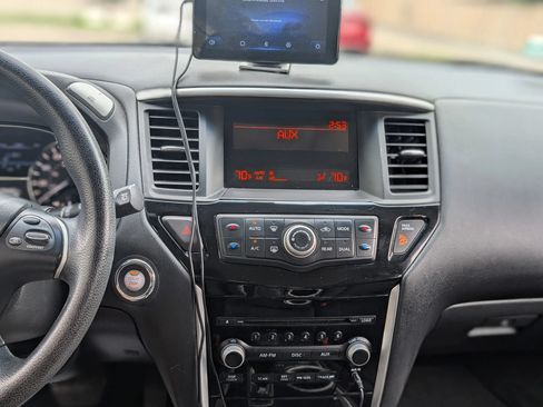 Used 2014 Nissan Pathfinder S AWD/4WD image 27