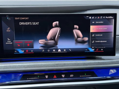 Used 2023 BMW 740i w/ Parking Assistance Package RWD image 31