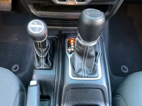 Used 2022 Jeep Gladiator Overland image 25