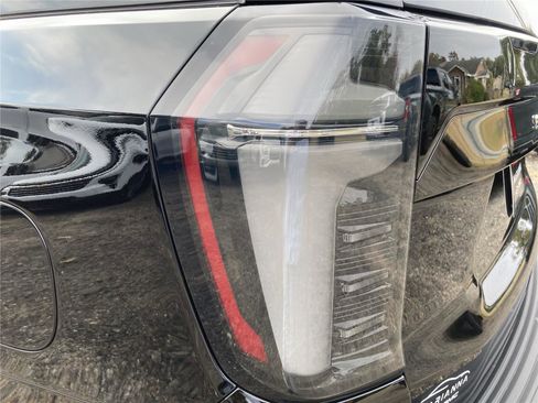 New 2026 Chevrolet Suburban Premier image 14