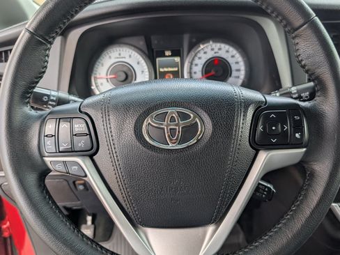 Used 2017 Toyota Sienna SE Premium FWD image 19