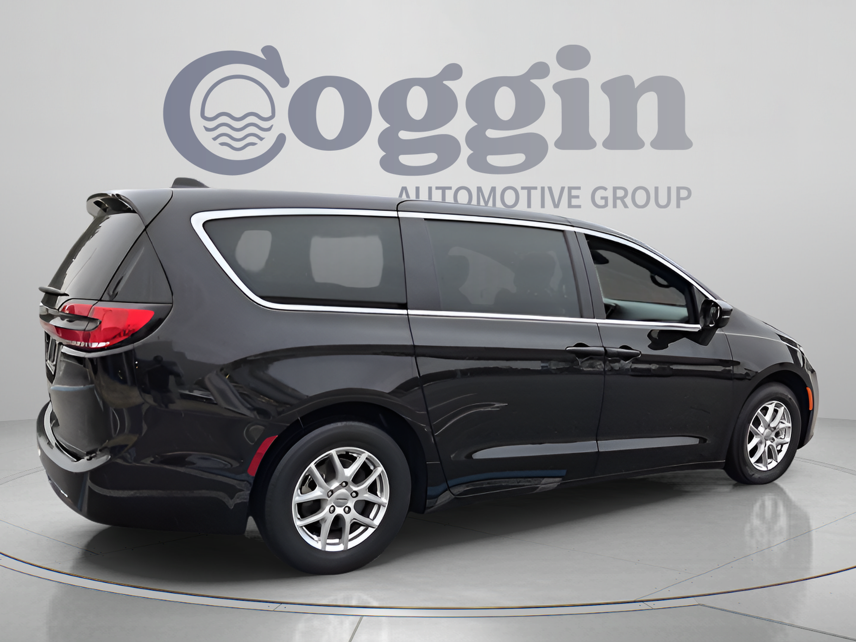 Used 2025 Chrysler Pacifica Select FWD image 5