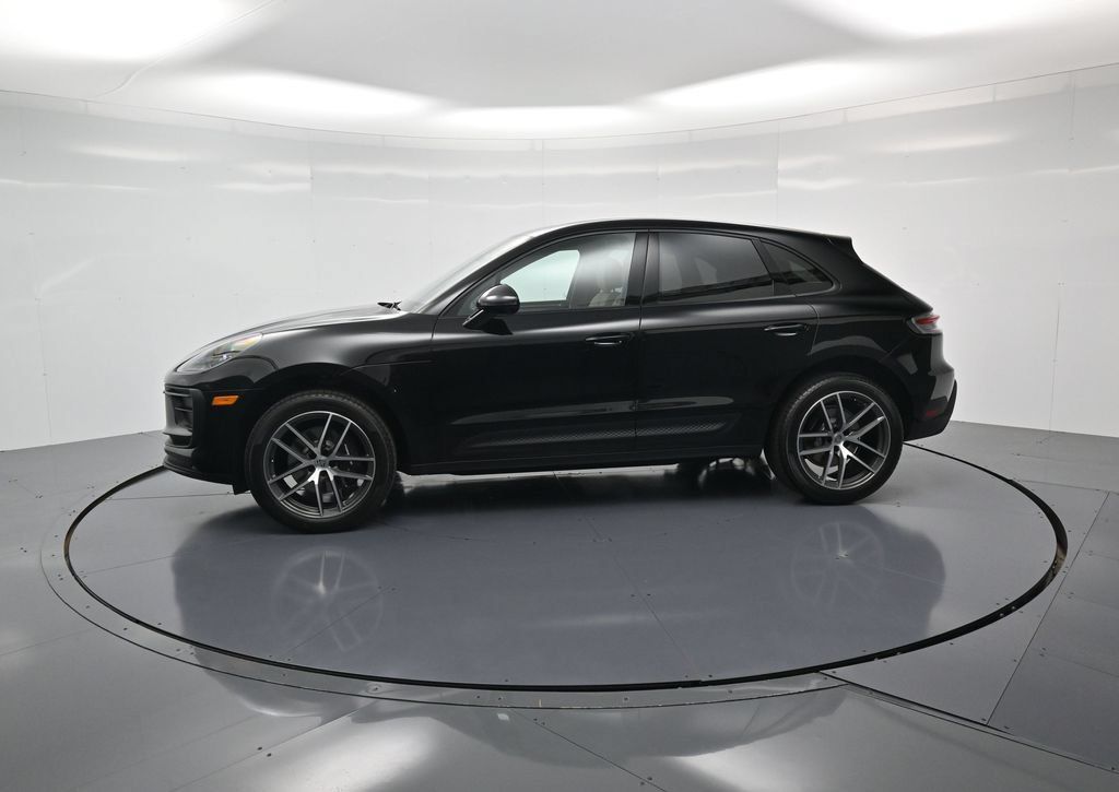 Certified 2026 Porsche Macan AWD/4WD image 2