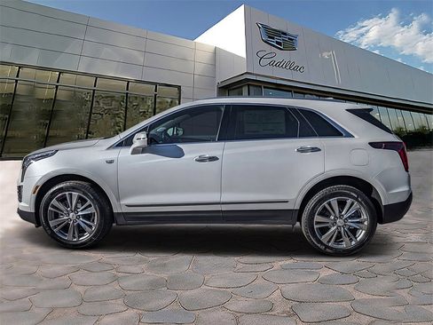 New 2025 Cadillac XT5 Premium Luxury image 2