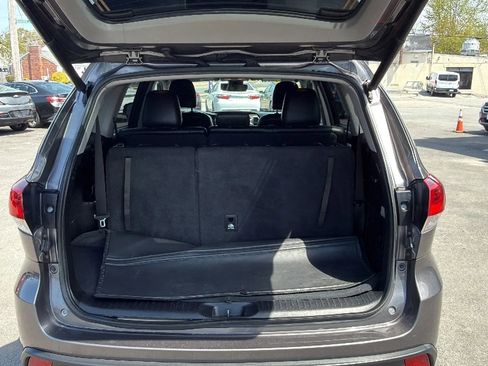 Used 2017 Toyota Highlander XLE w/ Carpet Mat Package AWD/4WD image 9