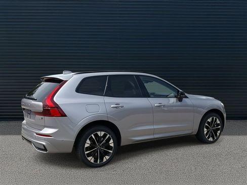 New 2026 Volvo XC60 B5 Plus w/ Climate Package image 5