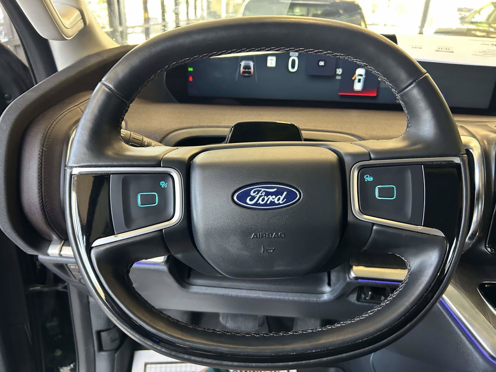 Used 2025 Ford Expedition Max Platinum w/ Platinum Ultimate Package AWD/4WD image 30