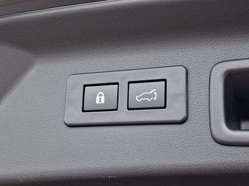 Used 2025 Subaru Forester Premium AWD/4WD image 34