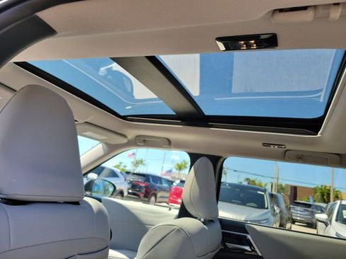 New 2025 Mitsubishi Outlander SE image 13