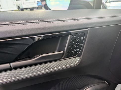 Used 2024 Porsche Cayenne image 25