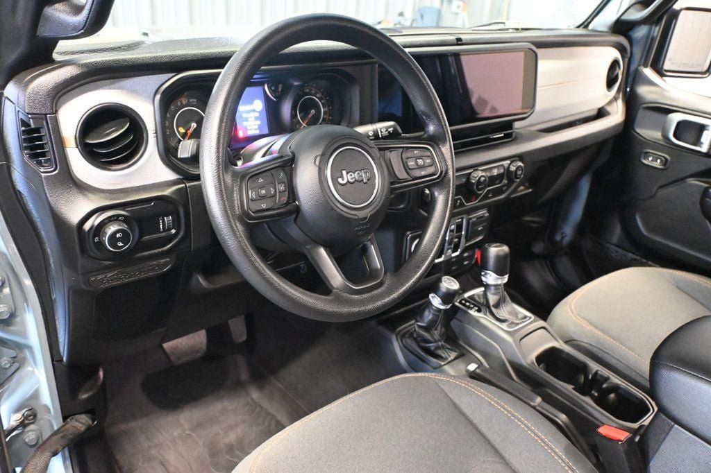 Used 2024 Jeep Gladiator Sport AWD/4WD image 12