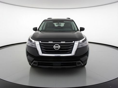 Used 2025 Nissan Pathfinder SV image 2