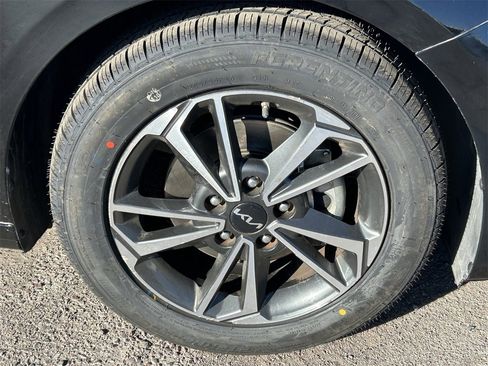 Used 2023 Kia Forte LXS image 7