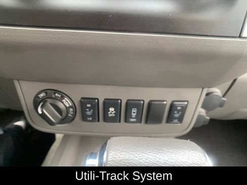 Used 2016 Nissan Frontier SV w/ SV Value Truck Package AWD/4WD image 22