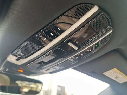 Used 2023 Porsche Cayenne Platinum Edition image 21