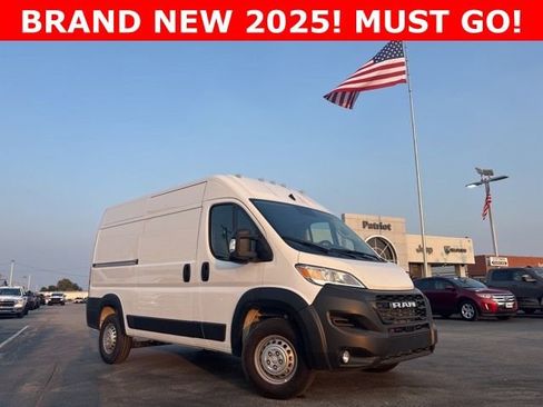 Used 2025 RAM ProMaster 2500 w/ Premium Convenience Group FWD image 1