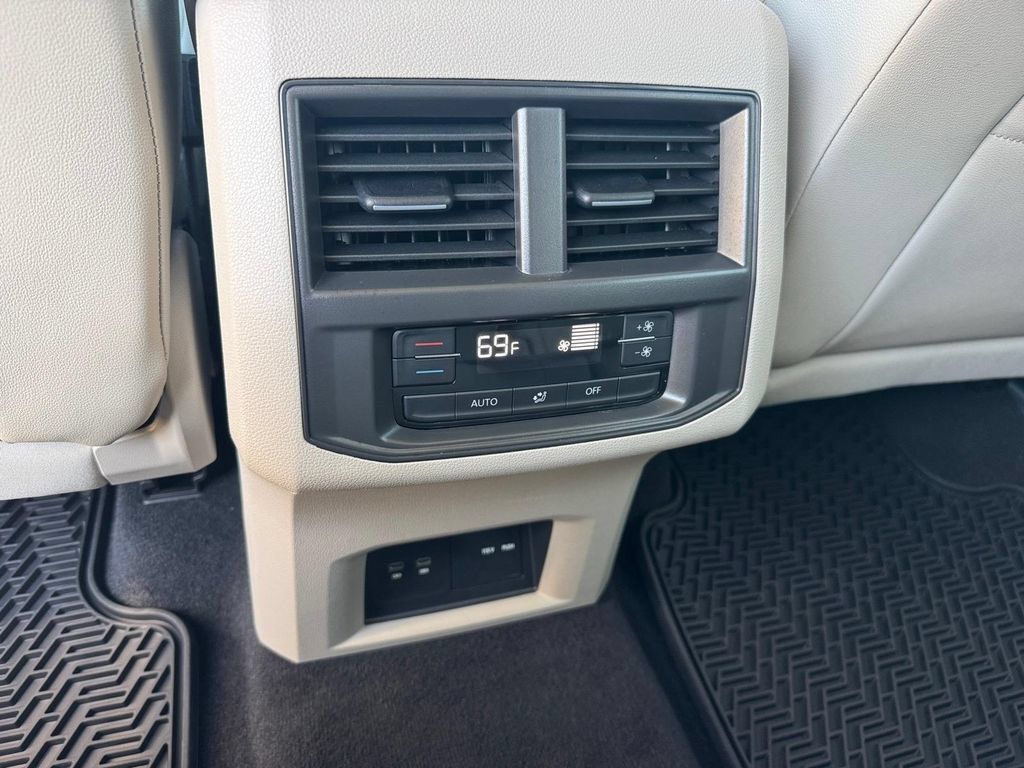 Used 2023 Volkswagen Atlas SE AWD/4WD image 11