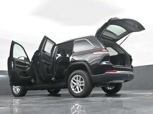 Used 2024 Jeep Grand Cherokee Laredo X AWD/4WD image 67