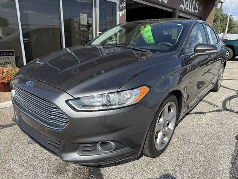 Used 2016 Ford Fusion SE FWD image 1