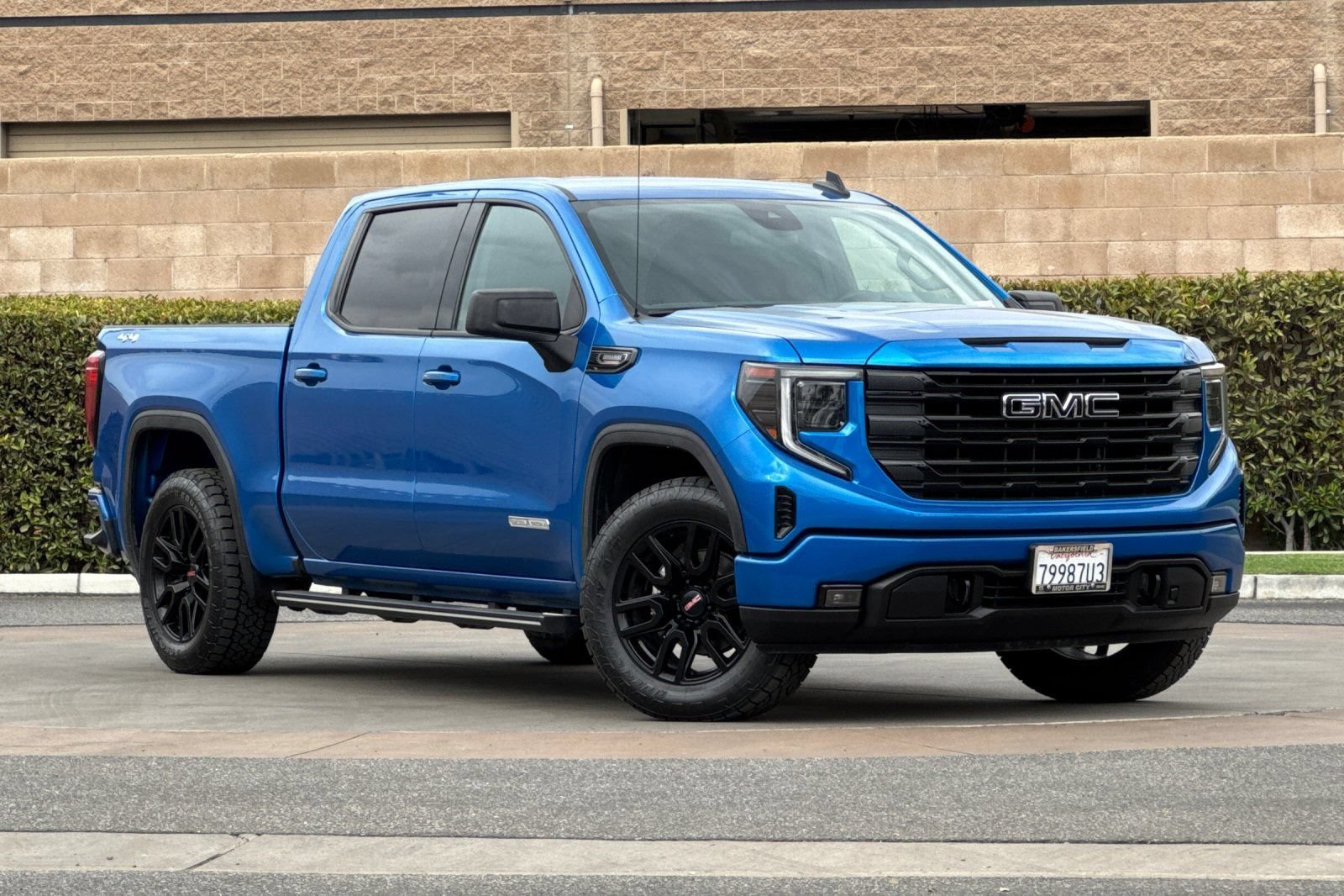 Used 2023 GMC Sierra 1500 Elevation AWD/4WD image 2