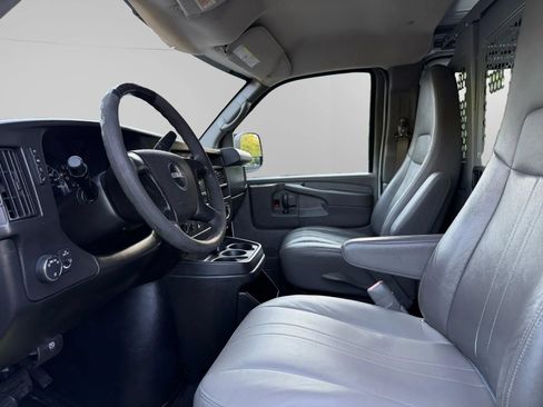 Used 2014 GMC Savana 2500 RWD image 10