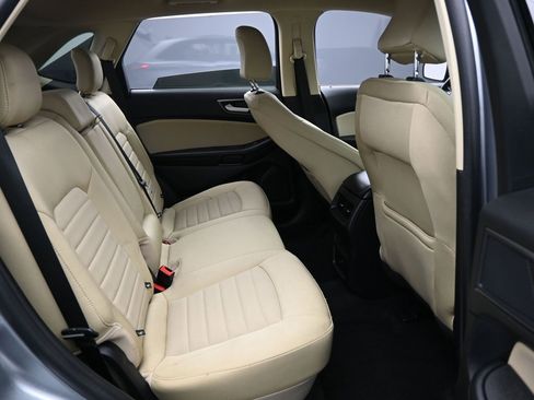 Used 2024 Ford Edge SE image 31