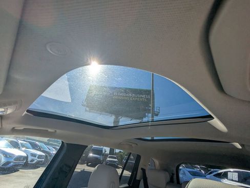 Certified 2021 Mercedes-Benz GLB 250 4MATIC w/ Premium Package image 7