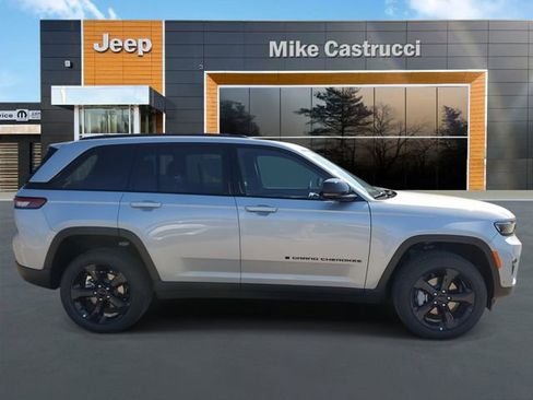 New 2025 Jeep Grand Cherokee Limited w/ Luxury Tech Group II image 3