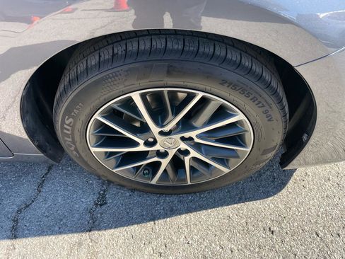 Used 2016 Lexus ES 350 w/ Luxury Package w/Wood Trim image 25