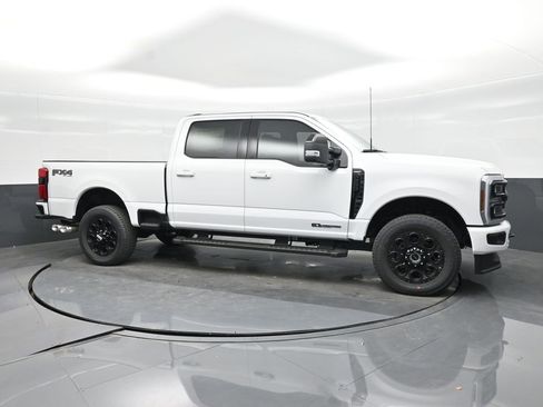 New 2026 Ford F250 Lariat w/ Black Appearance Package image 17