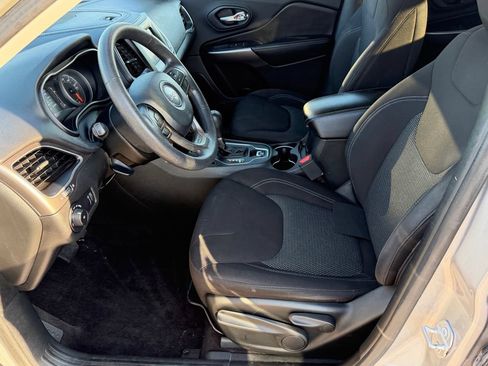 Used 2019 Jeep Cherokee Latitude w/ Popular Appearance Group FWD image 26