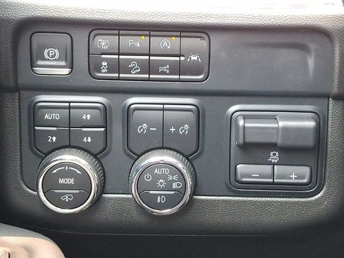 Used 2025 Chevrolet Suburban High Country AWD/4WD image 26
