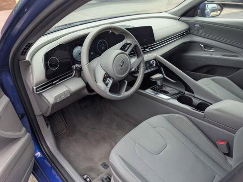 Certified 2023 Hyundai Elantra SEL w/ Convenience Package FWD image 13