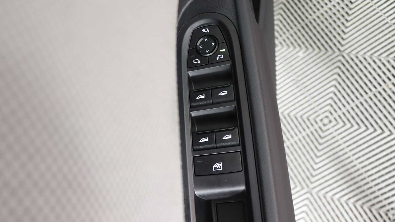 Used 2026 MINI Cooper 4-Door Hardtop FWD image 17