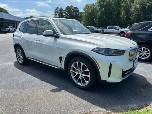 Used 2024 BMW X5 xDrive40i w/ Premium Package image 3