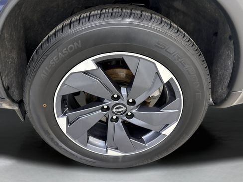 Used 2025 Nissan Rogue SV w/ SV Premium Package FWD image 9