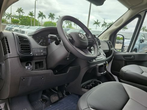 Used 2026 RAM ProMaster 2500 w/ Convenience Group FWD image 9