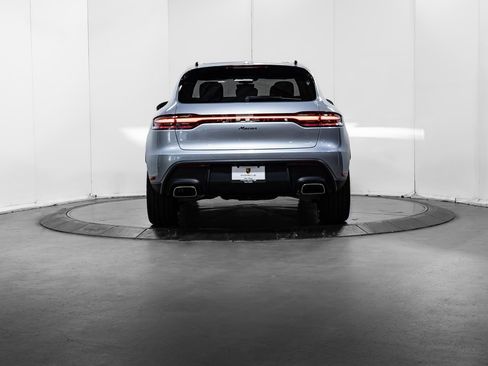 Certified 2025 Porsche Macan image 6