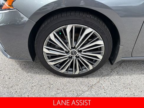 Used 2023 Nissan Altima 2.5 SL FWD image 11