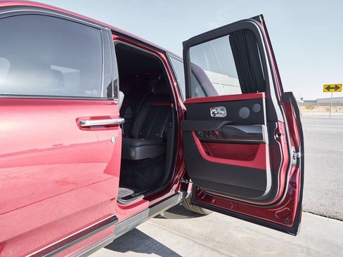 Used 2022 Rolls-Royce Cullinan Black Badge image 27