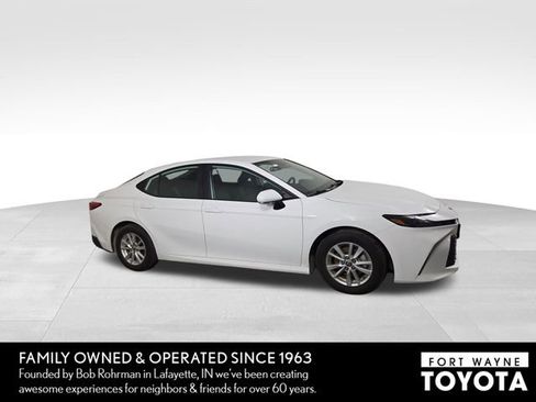Used 2025 Toyota Camry LE image 5