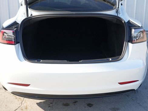 Used 2023 Tesla Model 3 Standard Range image 10