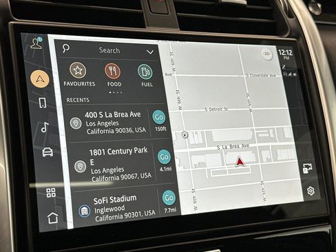 Certified 2025 Land Rover Discovery S image 26