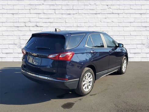 Used 2021 Chevrolet Equinox LT image 2